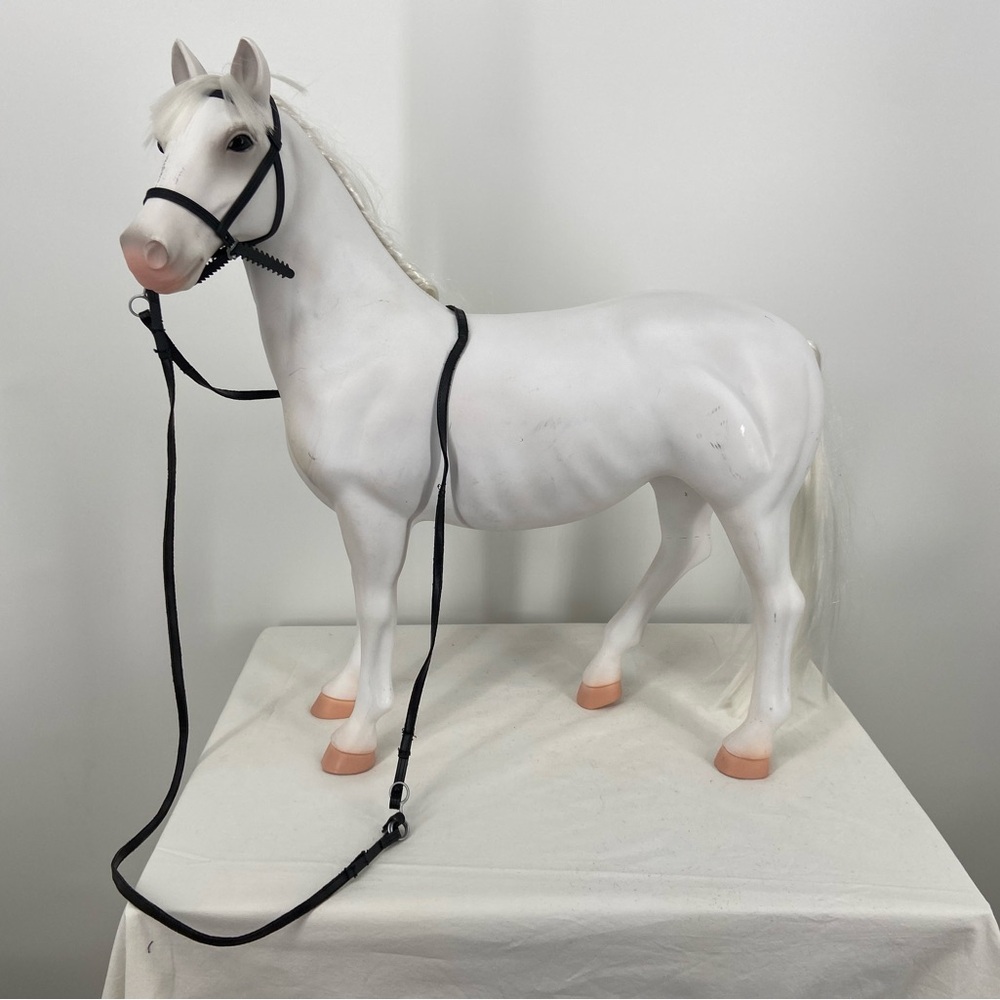 Tall White Horse Model with long rein. Soft tail,‎ Pink Nose. Plastic. 20” Tall.